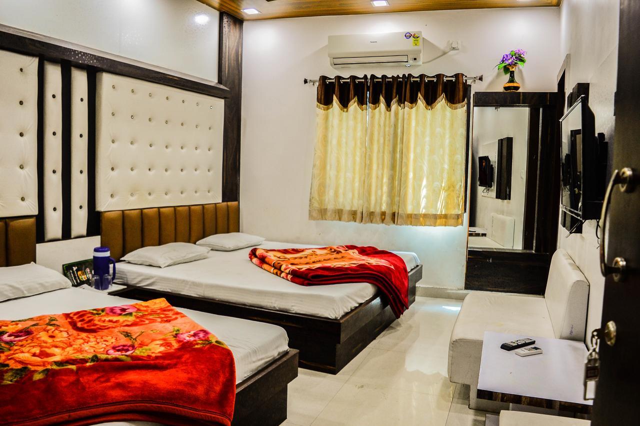 Hotel Shree Dwarkadhish Palace Uddzsaín Kültér fotó